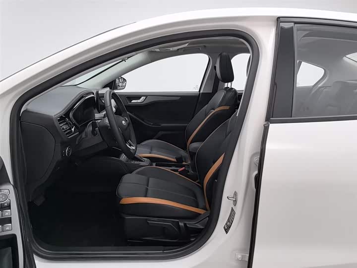 Ford Focus 2022 2022款 三厢 EcoBoost 180 自动竞速版