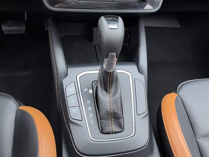 Ford Focus 2022 2022款 三厢 EcoBoost 180 自动竞速版