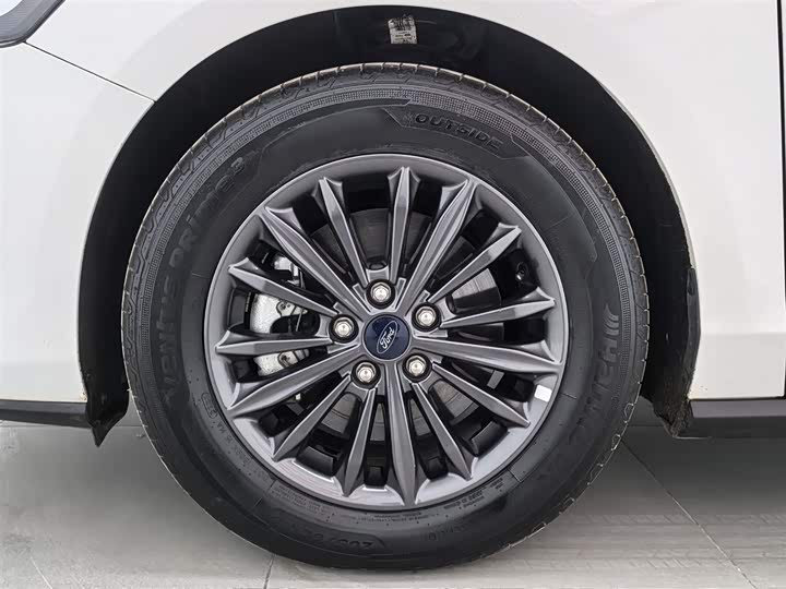 Ford Focus 2022 2022款 三厢 EcoBoost 180 自动竞速版