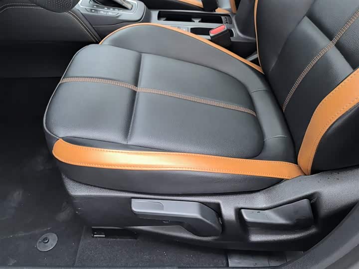 Ford Focus 2022 2022款 三厢 EcoBoost 180 自动竞速版