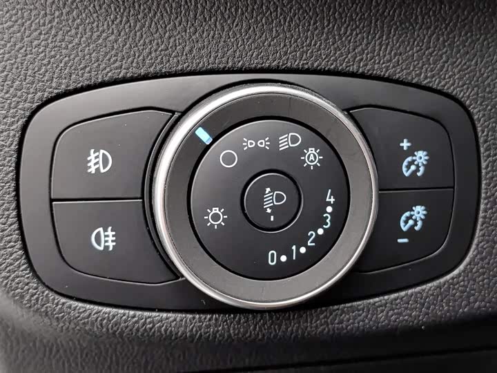 Ford Focus 2022 2022款 三厢 EcoBoost 180 自动竞速版