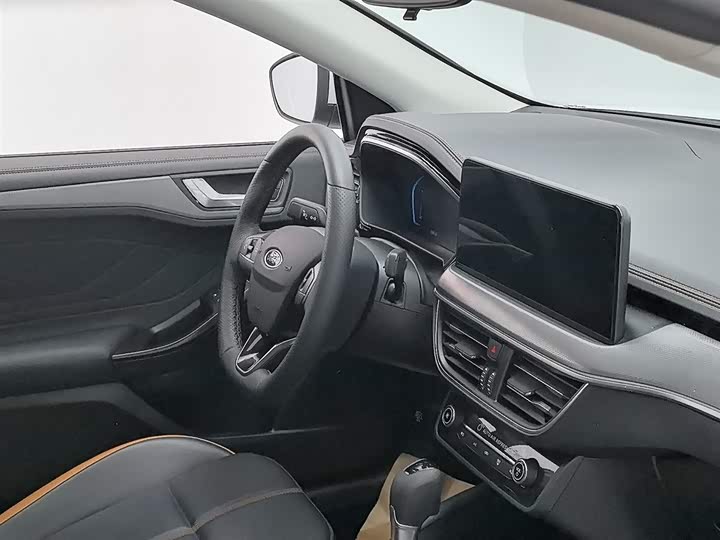 Ford Focus 2022 2022款 三厢 EcoBoost 180 自动竞速版