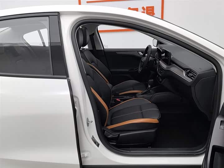 Ford Focus 2022 2022款 三厢 EcoBoost 180 自动竞速版