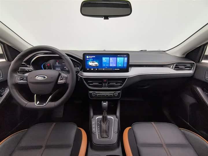 Ford Focus 2022 2022款 三厢 EcoBoost 180 自动竞速版