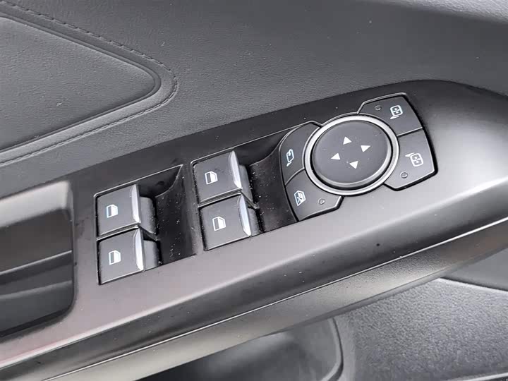 Ford Focus 2022 2022款 三厢 EcoBoost 180 自动竞速版