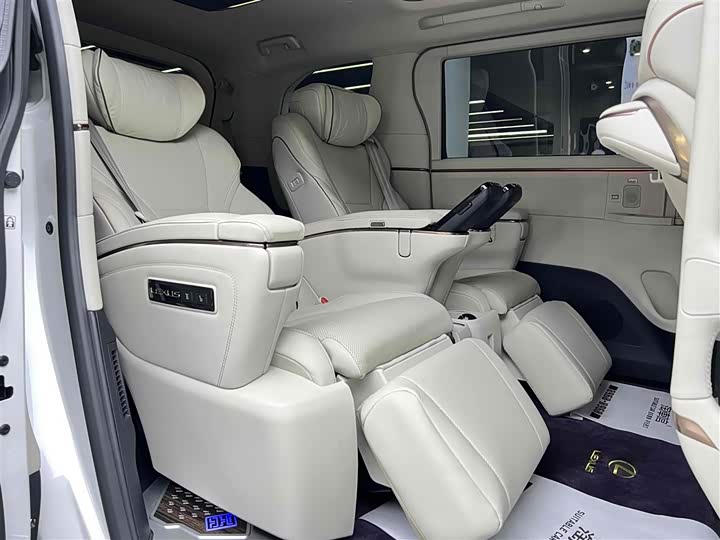 Lexus LM 2023 2023款 500h 六座尊崇版