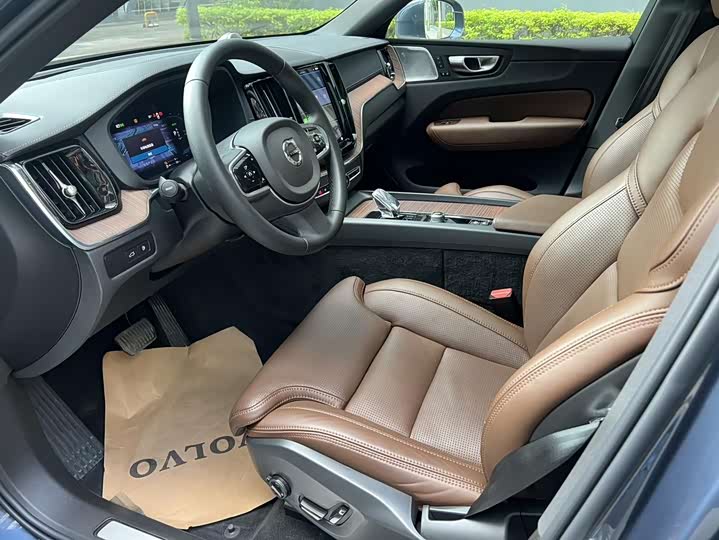 Volvo XC60 Hybrid 2025 2025款 插电式混动 长续航四驱智雅豪华版