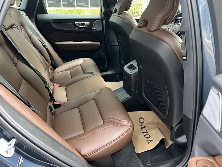 Volvo XC60 Hybrid 2025 2025款 插电式混动 长续航四驱智雅豪华版