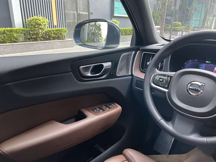 Volvo XC60 Hybrid 2025 2025款 插电式混动 长续航四驱智雅豪华版