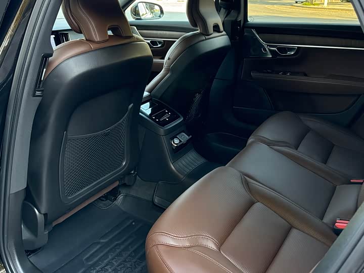 Volvo S90 Hybrid 2025 2025款 插电式混动 四驱长续航智雅豪华版