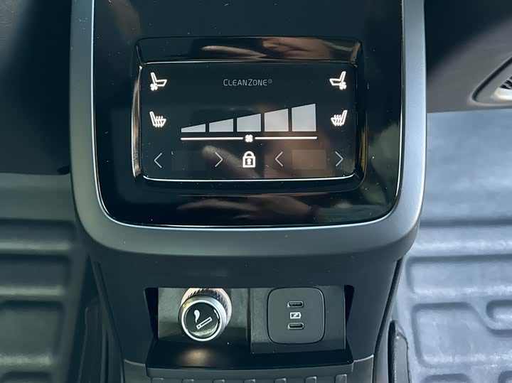 Volvo S90 Hybrid 2025 2025款 插电式混动 四驱长续航智雅豪华版