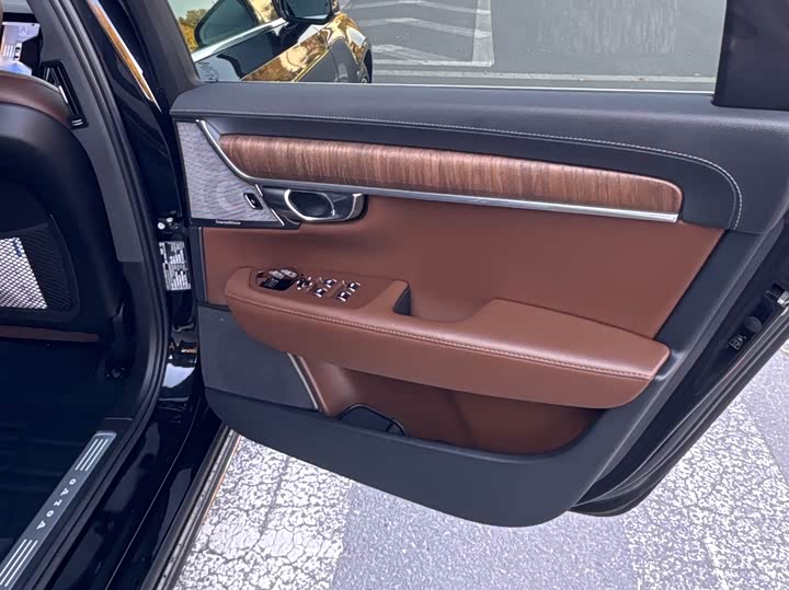 Volvo S90 Hybrid 2025 2025款 插电式混动 四驱长续航智雅豪华版