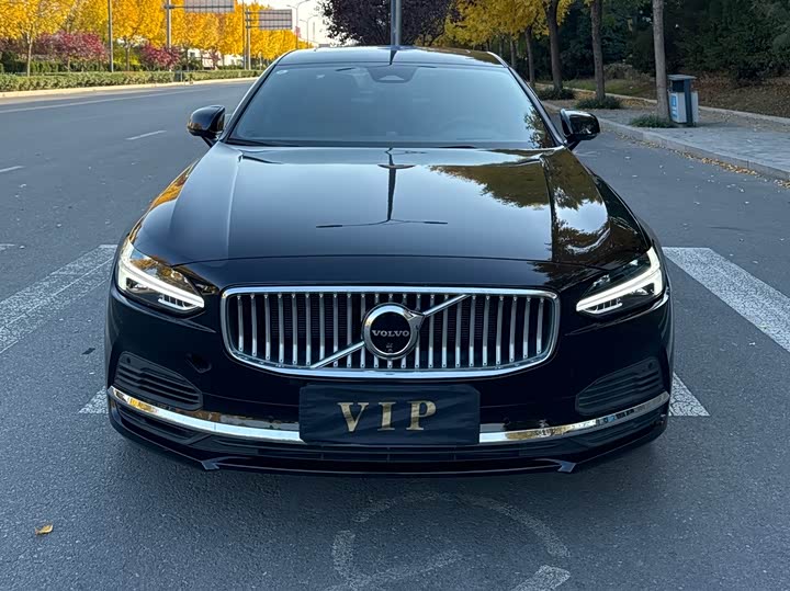 2025 Volvo S90 Hybrid