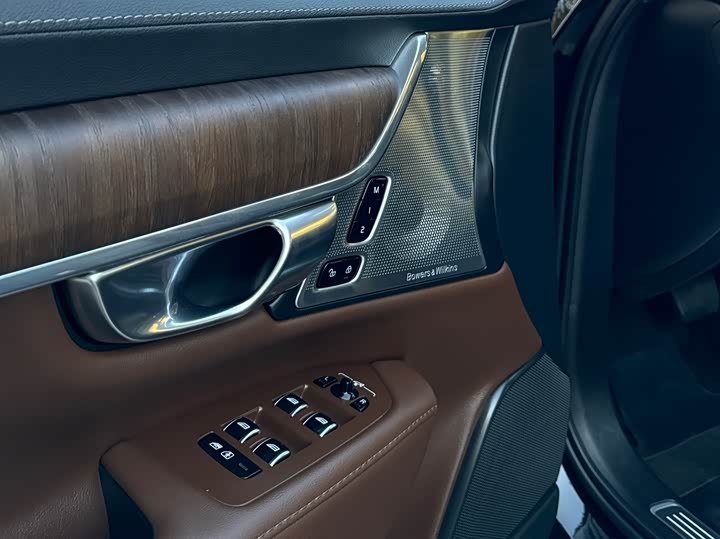 Volvo S90 Hybrid 2025 2025款 插电式混动 四驱长续航智雅豪华版