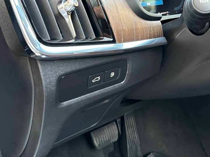 Volvo S90 Hybrid 2025 2025款 插电式混动 四驱长续航智雅豪华版