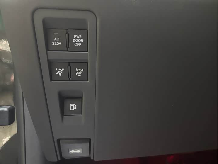 Lexus LM 2023 2023款 500h 六座尊崇版