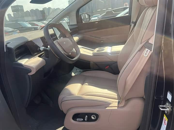 XPeng X9 2025 2025款 纯电 650长续航 Max