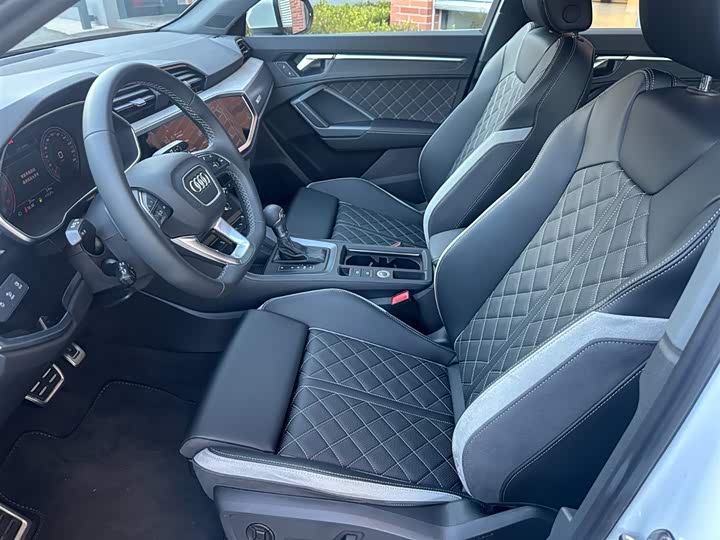 Audi Q3 2024 2024款 35 TFSI 时尚动感型