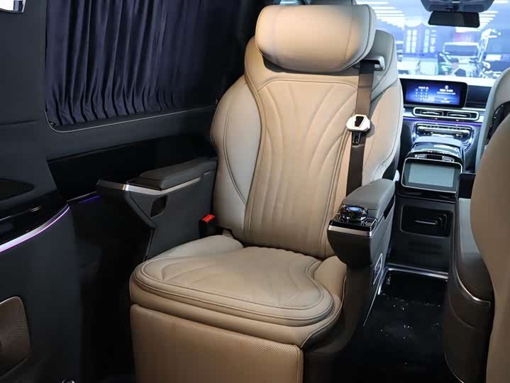 Mercedes-Benz V-Class 2024 2024款 V 300 L 长轴距尊贵版