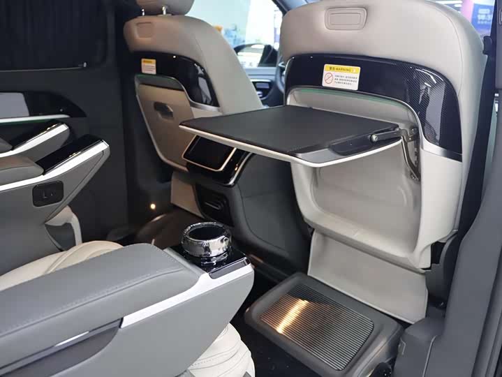 Mercedes-Benz V-Class 2024 2024款 V 300 L 长轴距尊贵版