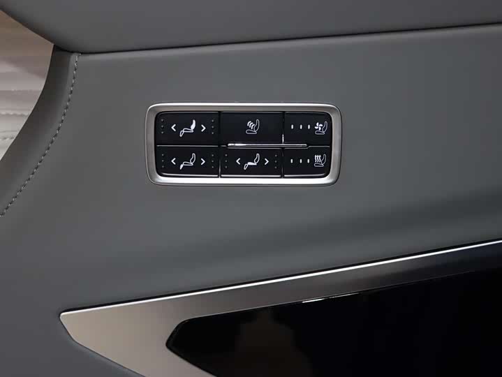 Mercedes-Benz V-Class 2024 2024款 V 300 L 长轴距尊贵版