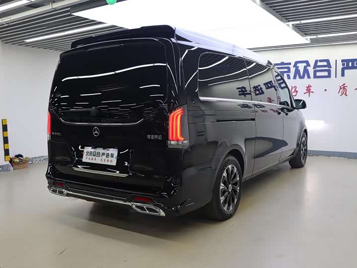 Mercedes-Benz V-Class 2024 2024款 V 300 L 长轴距尊贵版