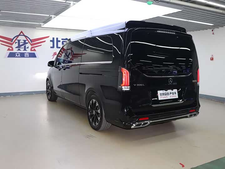 Mercedes-Benz V-Class 2024 2024款 V 300 L 长轴距尊贵版