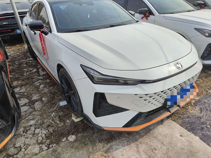 Changan UNI-V 2024 2024款 1.5T 尊贵运动型