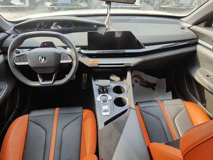 Changan UNI-V 2024 2024款 1.5T 尊贵运动型