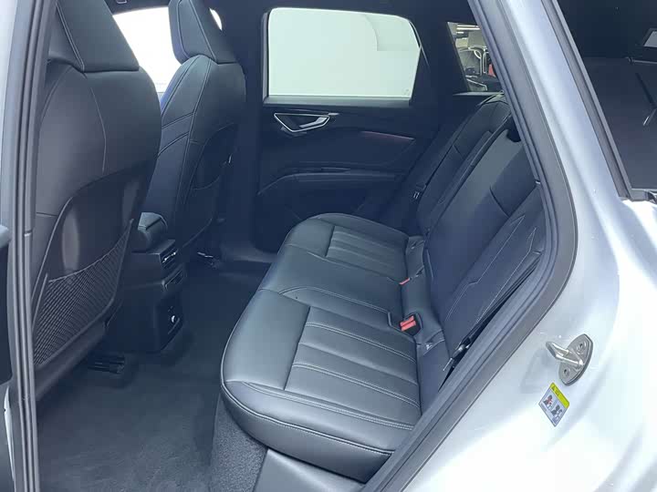 Audi Q4 e-tron 2024 2024款 50 e-tron quattro 创境曜夜版