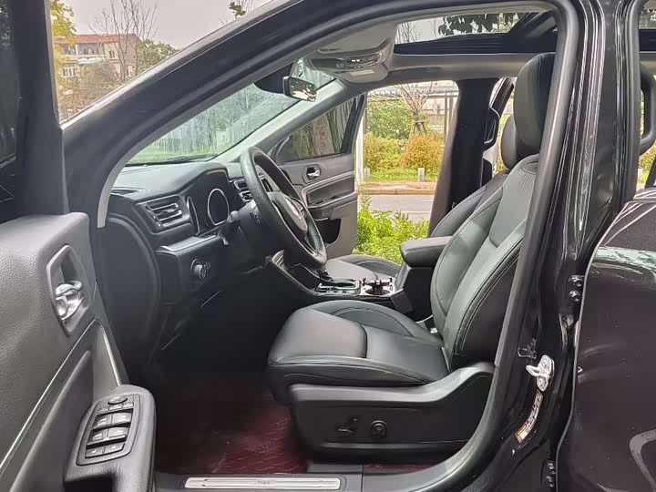 Jeep Grand Commander 2022 2022款 2.0T 四驱豪华版