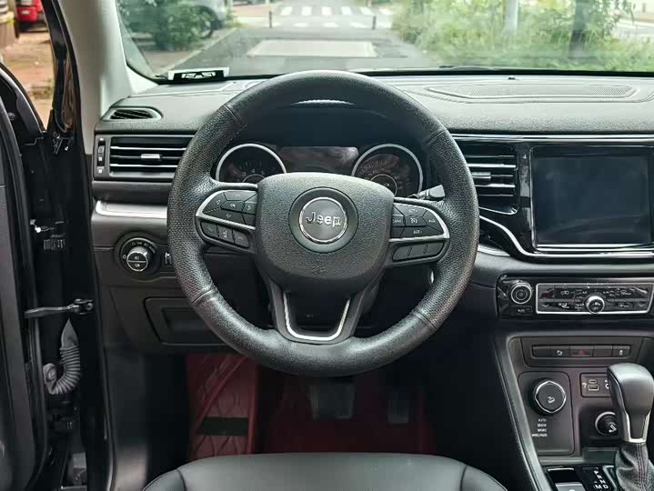 Jeep Grand Commander 2022 2022款 2.0T 四驱豪华版