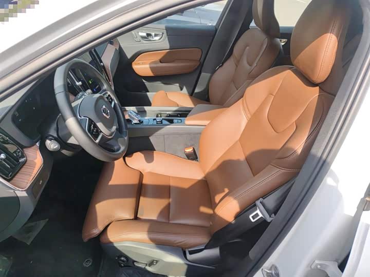 Volvo XC60 2025 2025款 B5 四驱智远豪华版