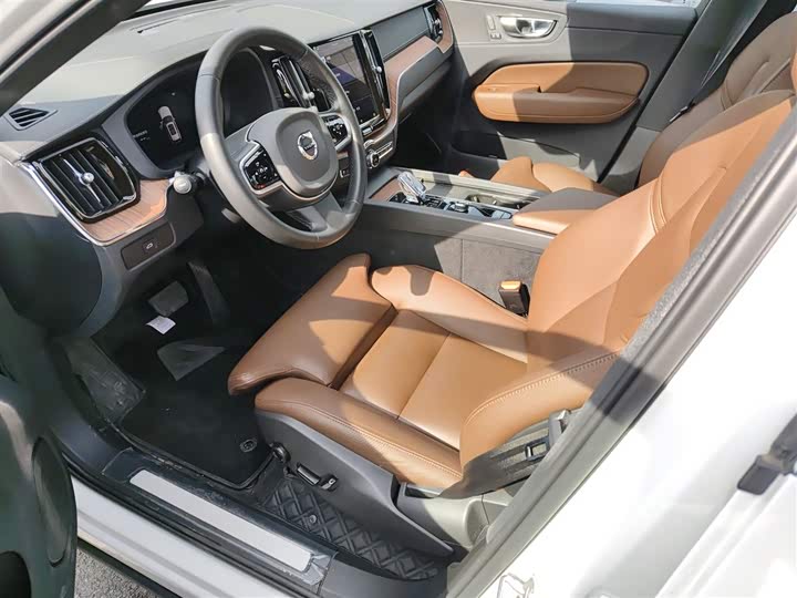 Volvo XC60 2025 2025款 B5 四驱智远豪华版