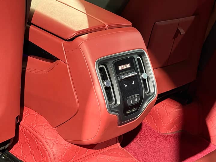 Aston Martin DBX 2023 2023款 3.0T STRAIGHT-SIX