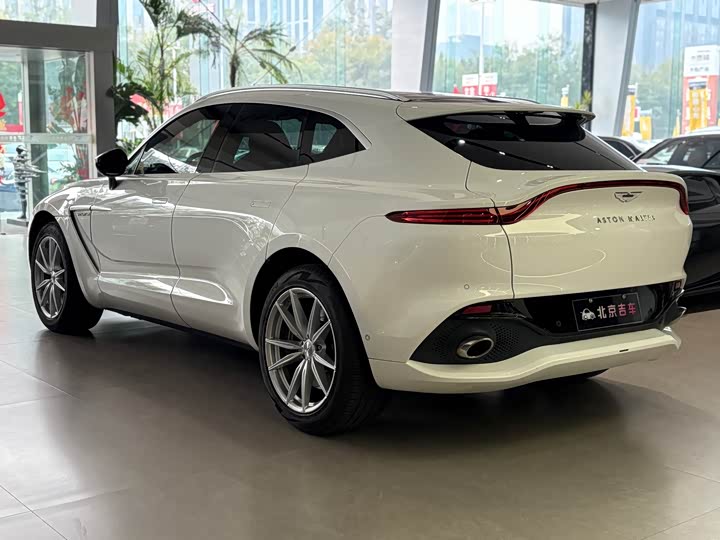 2023 Aston Martin DBX