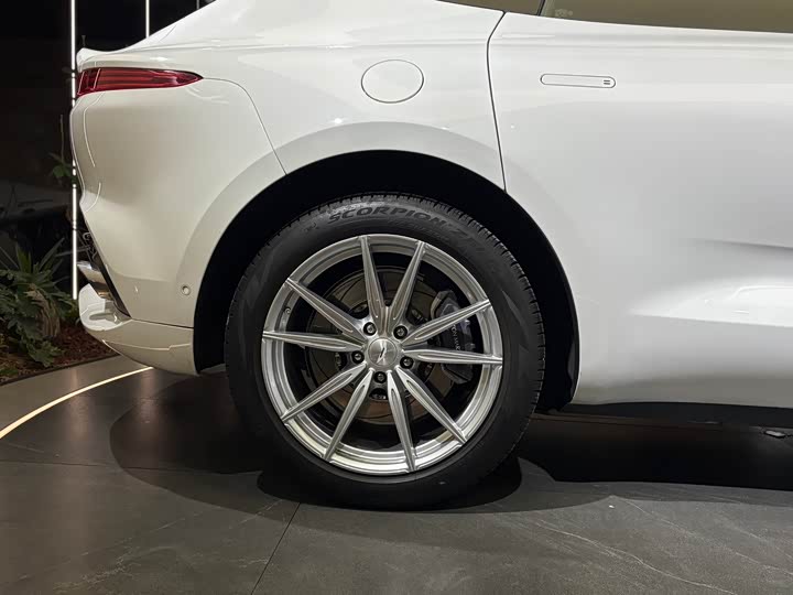 Aston Martin DBX 2023 2023款 3.0T STRAIGHT-SIX