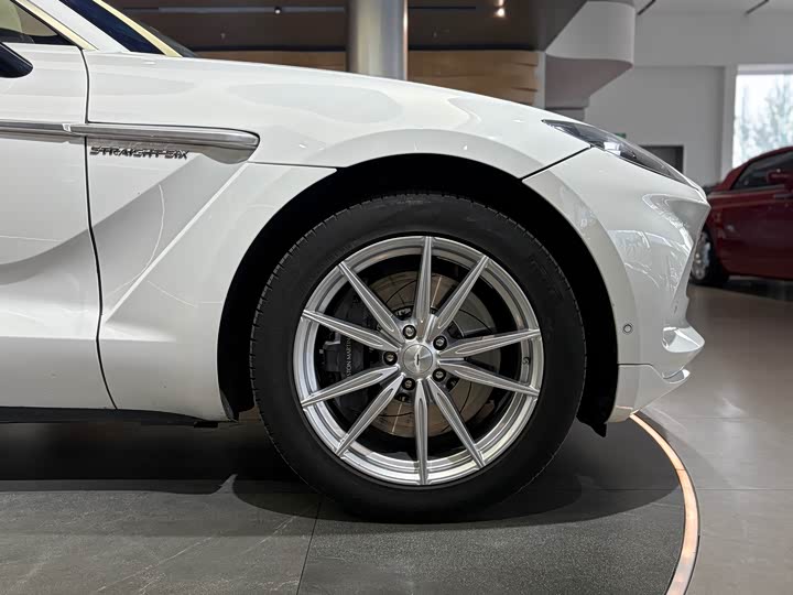 Aston Martin DBX 2023 2023款 3.0T STRAIGHT-SIX
