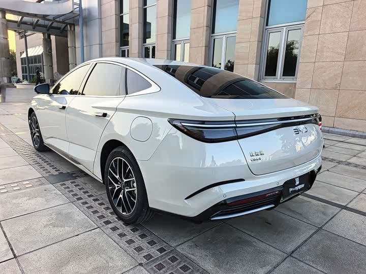 2025 BYD Seal 07 DM-i Hybrid