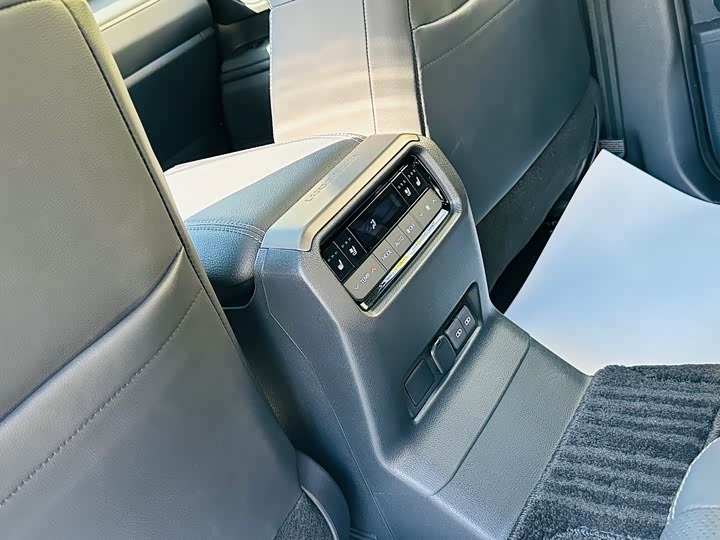 Toyota Prado 2024 2024款 2.4T 悍野WX版 6座