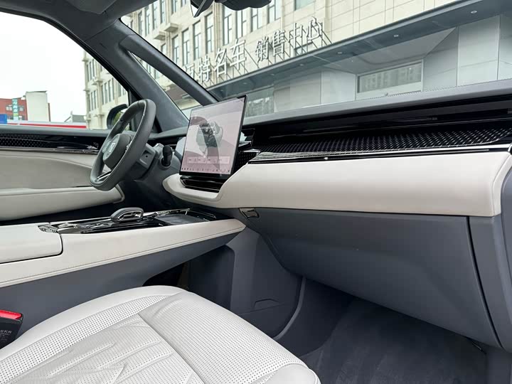 Zeekr 009 2024 2024款 六座行政版四驱 108kWh