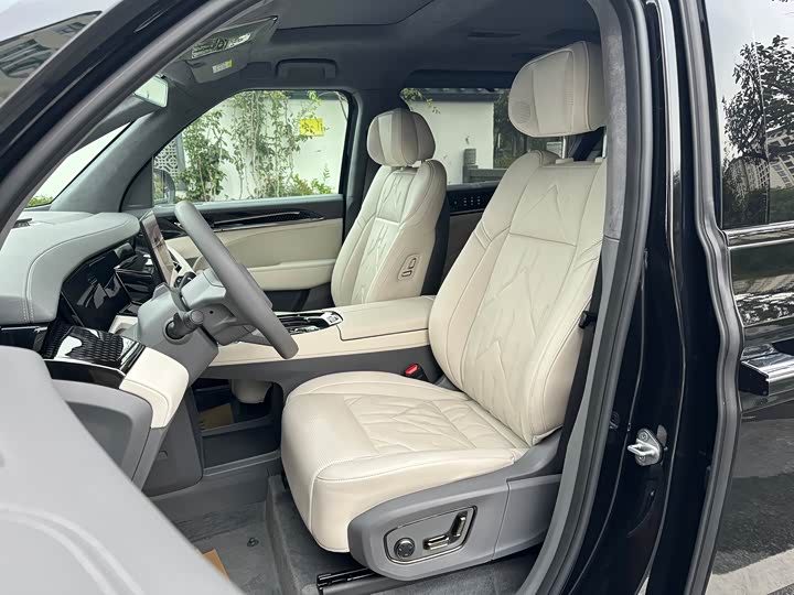 Zeekr 009 2024 2024款 六座行政版四驱 108kWh