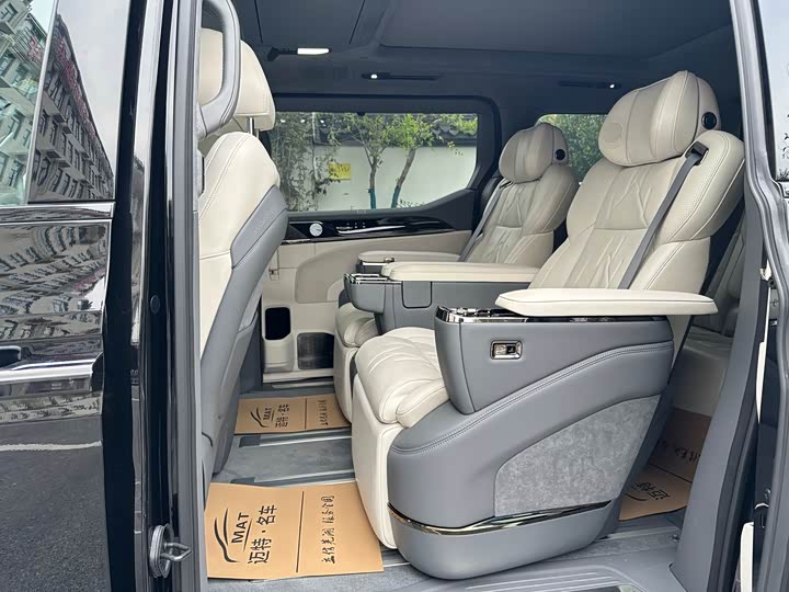 Zeekr 009 2024 2024款 六座行政版四驱 108kWh