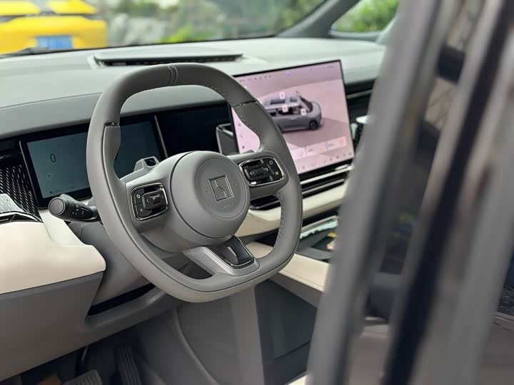 Zeekr 009 2024 2024款 六座行政版四驱 108kWh