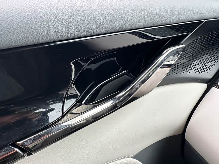 Zeekr 009 2024 2024款 六座行政版四驱 108kWh