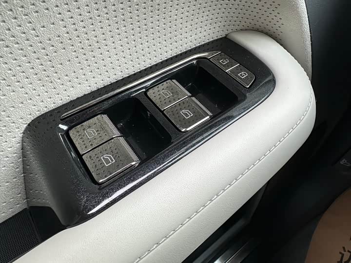 Zeekr 009 2024 2024款 六座行政版四驱 108kWh