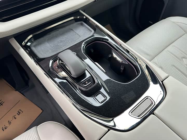 Zeekr 009 2024 2024款 六座行政版四驱 108kWh