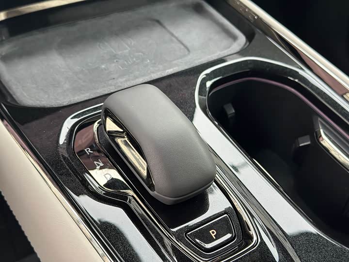 Zeekr 009 2024 2024款 六座行政版四驱 108kWh