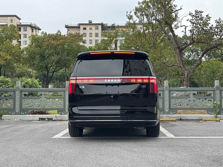 Zeekr 009 2024 2024款 六座行政版四驱 108kWh