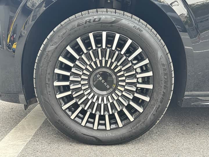 Zeekr 009 2024 2024款 六座行政版四驱 108kWh